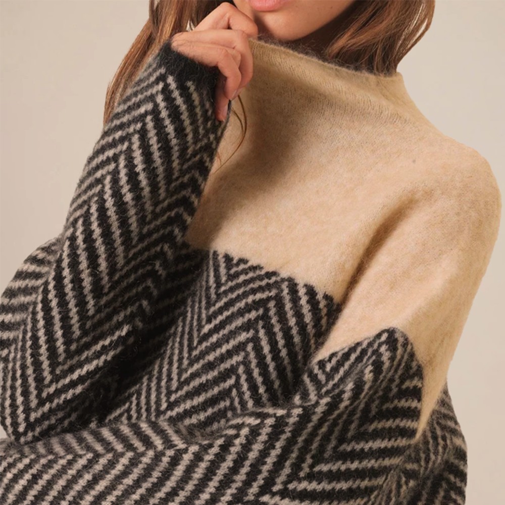 ALINE - SOFT CHEVRON TURTLENECK