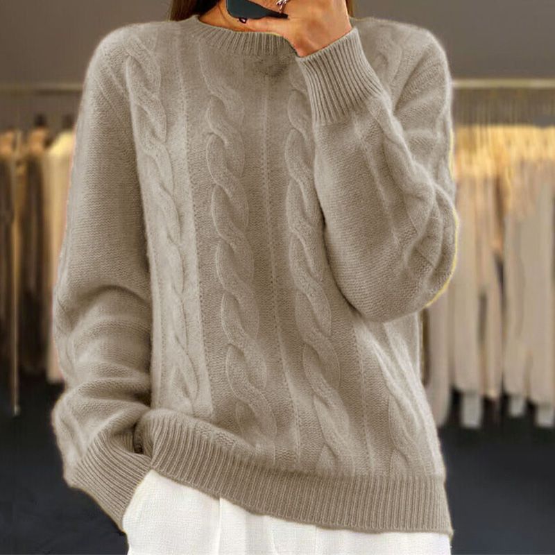 Paula - Cozy Cable Knit Sweater